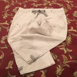 Columbia khaki capris